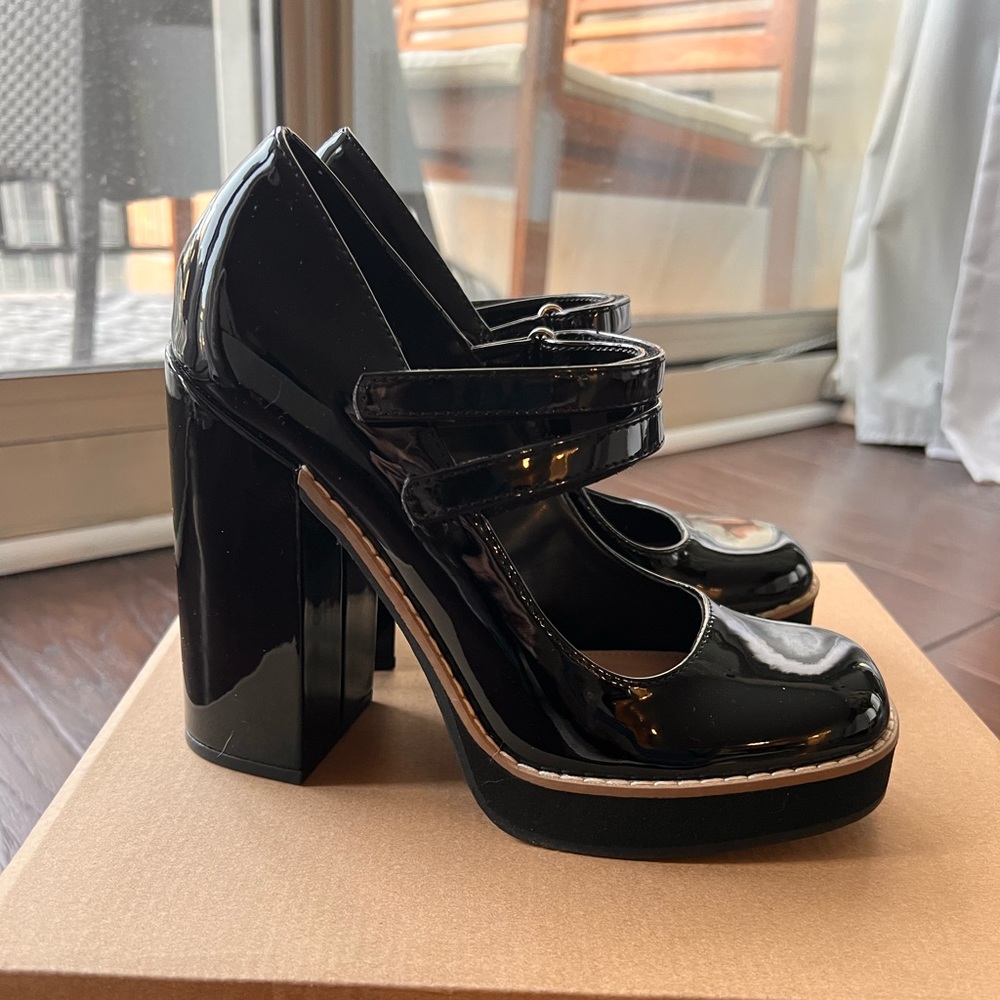 Steve Madden Twice Platform Pump